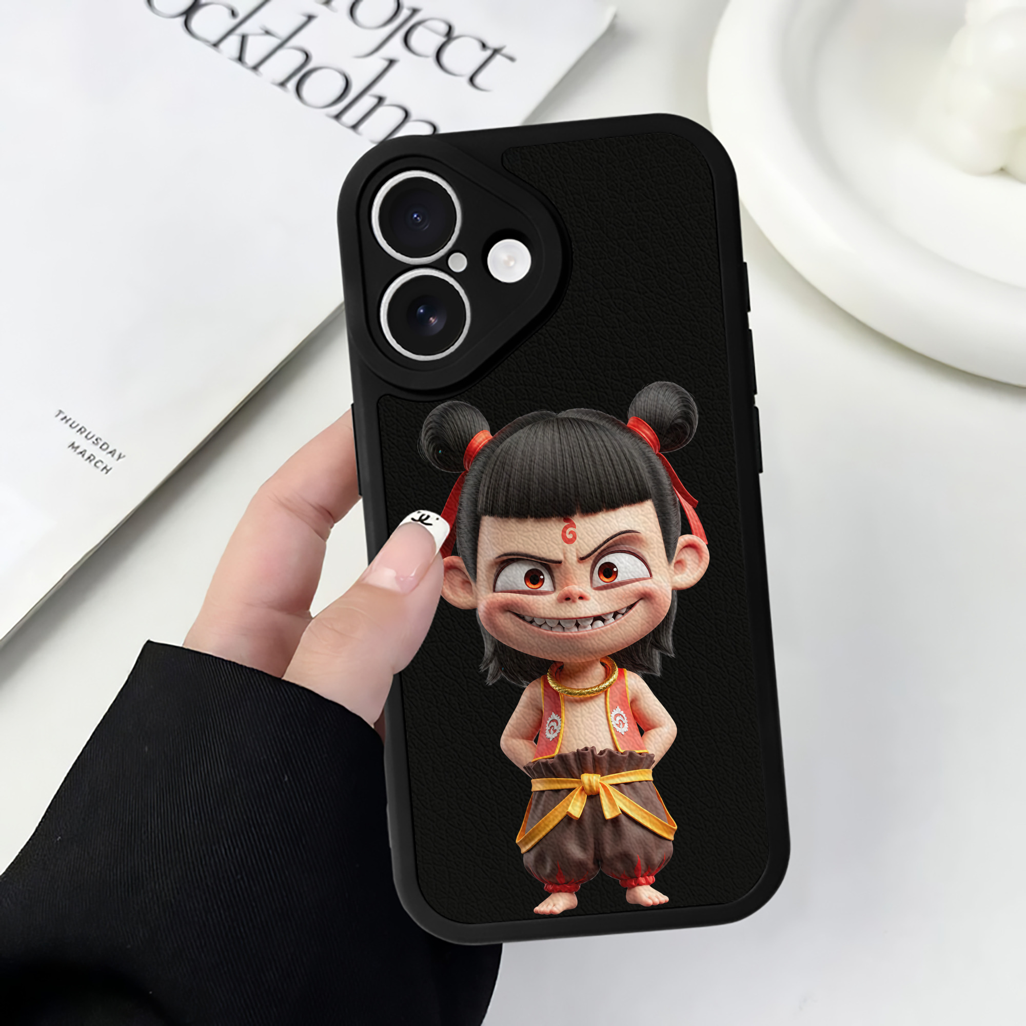 （画像用） Ne Zha 2 ナタ 魔童の大暴れ 【iPhone 16シリーズ対応】シリコンスマホケース（レザー調） 材質：シリコン
